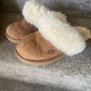 UGG tan  Slippers